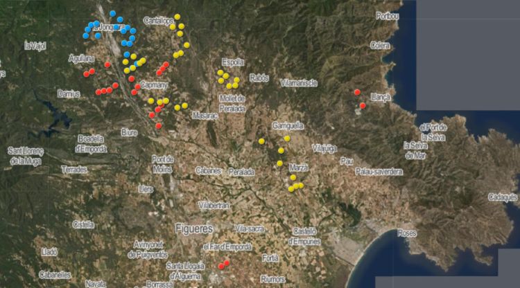 Els parcs eòlics projectats a la comarca amb informe favorable (en blau), en tramitació (groc) i desestimats (vermell). ACN