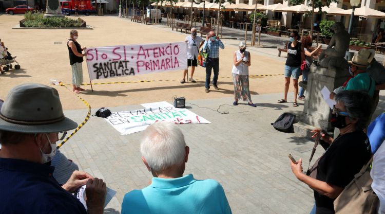 Pla general de la concentració convocada per Marea Blanca a Girona. ACN