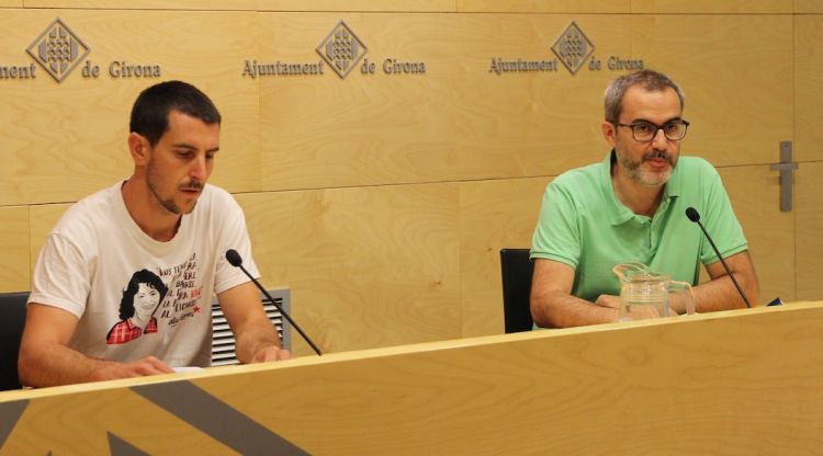 El representant de la plataforma d’entitats Girona pel Clima Jordi Mateu, i el regidor Martí Terés