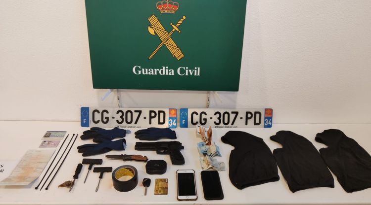 Els objectes intervinguts per la Guàrdia Civil a la Jonquera