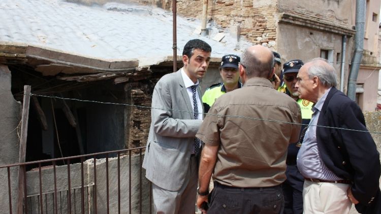 L'alcalde de Figueres, Sant Vila, amb els tècnics municipals al lloc dels fets © AG