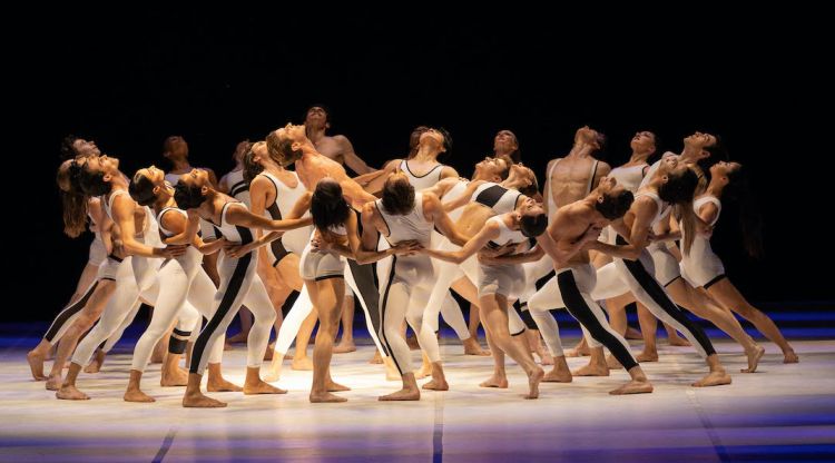 Un moment de l'actuació inaugural del Festival Castell de Peralada amb la companyia Béjart Ballet Lausanne. Miquel González