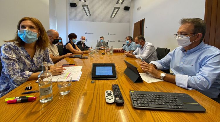 Diversos membres del govern de la Diputació de Girona amb el president, Miquel Noguer, al mig durant el plenari telemàtic