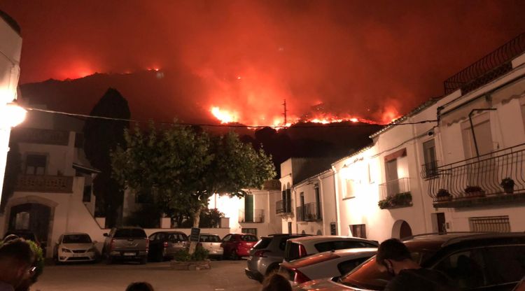 L'incendi a tocar La Selva de Mar (arxiu)