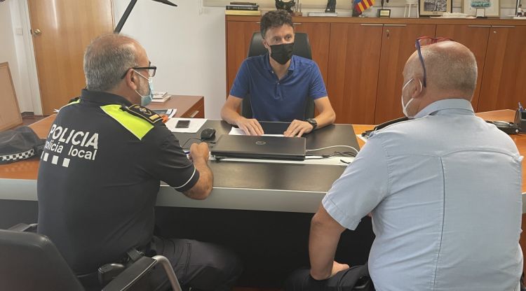 Reunió entre l'alcalde de L'Escala i els cossos policials