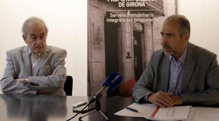 El president i el secretari-gerent de la Cambra de la Propietat Urbana de Girona, avui. ACN