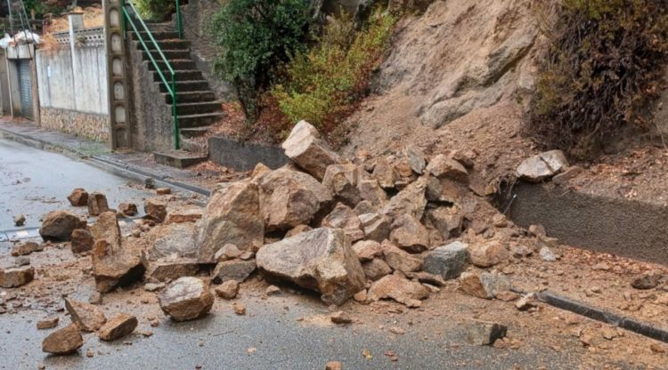 Imatge de l'esllavissada que hi va haver fa pocs dies a la urbanització