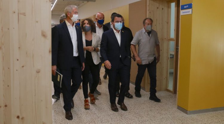 El president Pere Aragonès i el conseller d'Educació, Josep González Cambray a Vilablareix. ACN