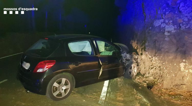 El vehicle sinistrat després de menjar-se la muntanya