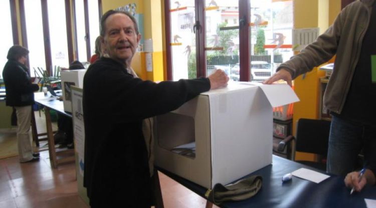 Josep Haro votant durant la jornada de l'1-O. Antoni Haro Bertran