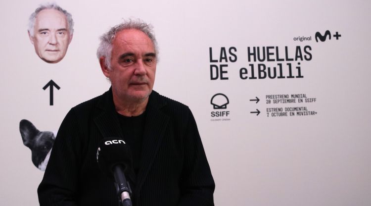 El xef Ferran Adrià durant l'entrevista amb l'ACN al Festival de Sant Sebastià per la presentació del documental 'Las huellas de elBulli'. ACN
