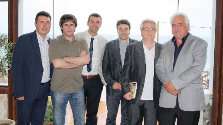 D'esquerra a dreta; Miquel Noguer, Carles Puigdemont, Santi Vila, Jordi Munell, Antoni Solà i Josep Ma. Corominas