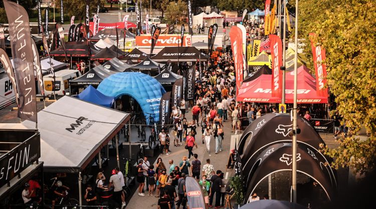 Vista aèria del Sea Otter Europe Costa Brava-Girona Bike Show, que s'ha celebrat aquest cap de setmana