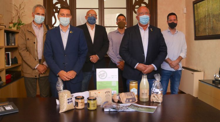 Foto de família amb alguns dels productes que es poden adquirir en línia amb el projecte VOLTA. ACN