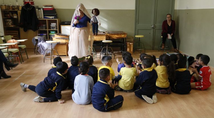 Un dels espectacles a l'escola Santa Eugènia de Girona el 2018. ACN