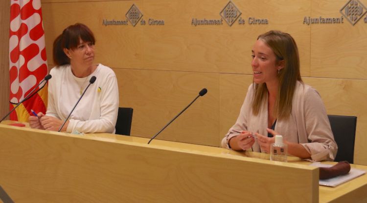 L'alcaldessa de Girona, Marta Madrenas, amb la regidora de Mobilitat, Marta Sureda, aquest matí. ACN
