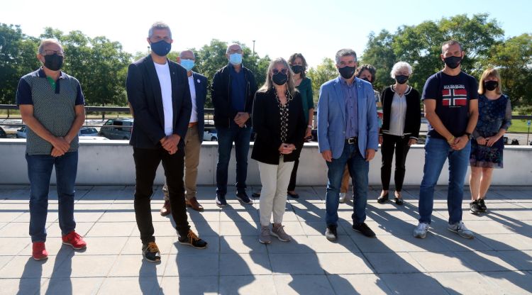 L'alcalde de Salt, Jordi Viñas, amb la resta de regidors de l'equip de govern municipal. ACN
