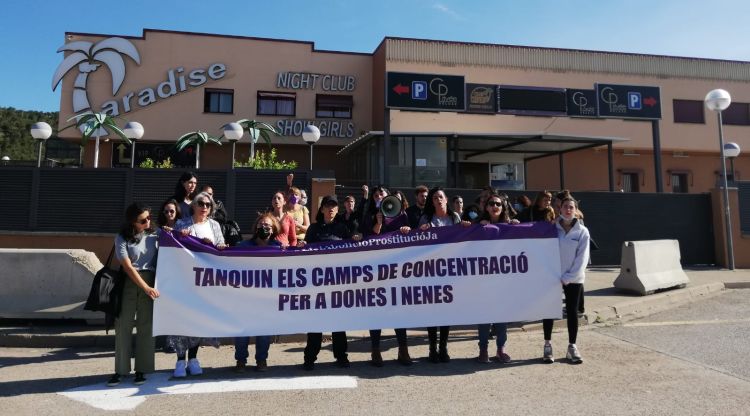 Algunes dones participants a la manifestació de la Jonquera