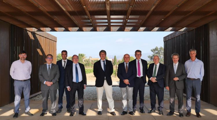 Grup de les visites de la delegació de la Cambra a les obres del nou celler del Grup Peralada