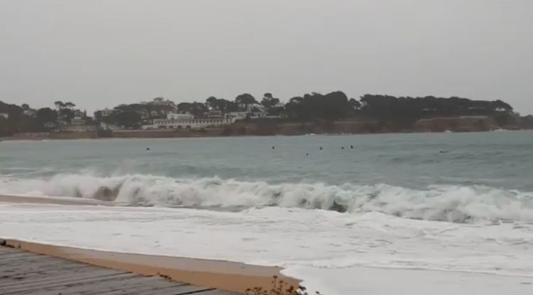 Estat del mar aquest matí a Sant Feliu de Guíxols. Cristina Soler