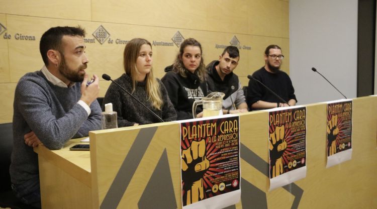 Un moment de la roda de premsa convocada per Alerta Solidària a Girona. ACN