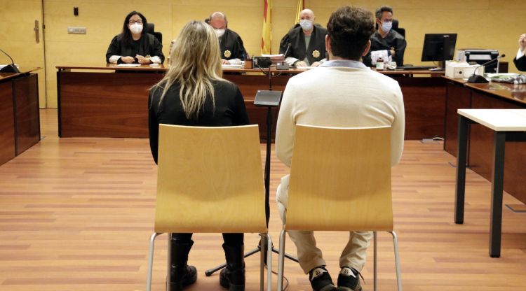 D'esquenes, el propietari i l'auxiliar d'una clínica dental de Girona condemnats per fer tractaments sense titulació. ACN