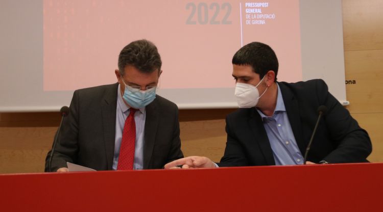 El president de la Diputació de Girona, Miquel Noguer, i el vicepresident primer, Pau Presas, durant la presentació dels comptes per l'any que ve. ACN