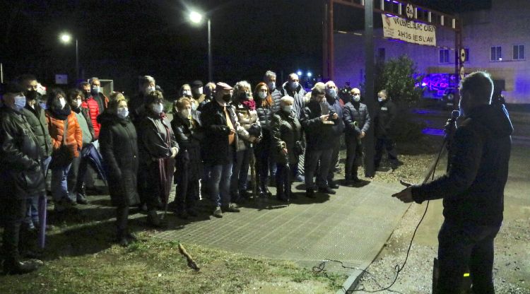Concentració davant el parc de Bombers de la Jonquera. ACN