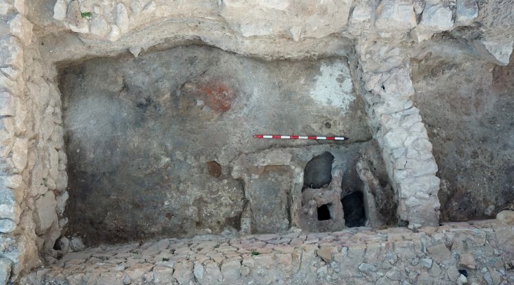 Vista zenital de l'estança, un cop excavada, i de l'estructura de la cuina grega del segle VI aC que s'ha descobert a Empúries