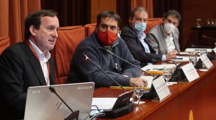El director d'Eòlica Marina-Sener Energy, Sergi Ametller -a l'esquerra- durant la compareixença al Parlament