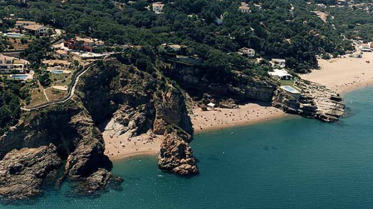 Platja del Racó a Illa Roja de Begur © AG
