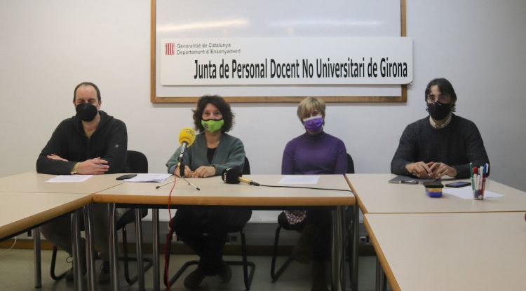 Els quatre representants de la Junta de Personal Docent de les comarques gironines. ACN