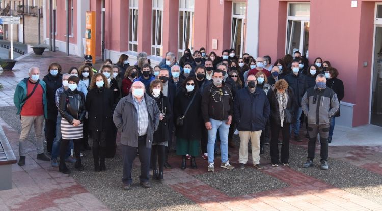 Els concentrats avui, davant de l'Ajuntament