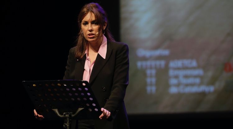 La presidenta d'ADETCA, Isabel Vidal, durant l'acte d'obertura de la Setmana Mundial del Teatre. ACN