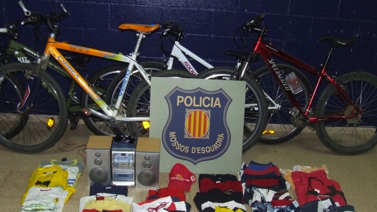 El material robat pels cinc joves detinguts © AG
