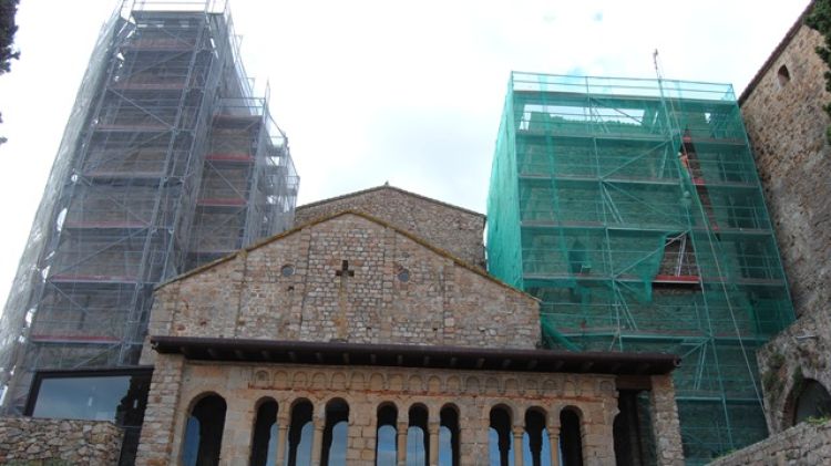 La rehabilitació de les torres del Fum i del Corn del monestir de Sant Feliu de Guíxols © ACN