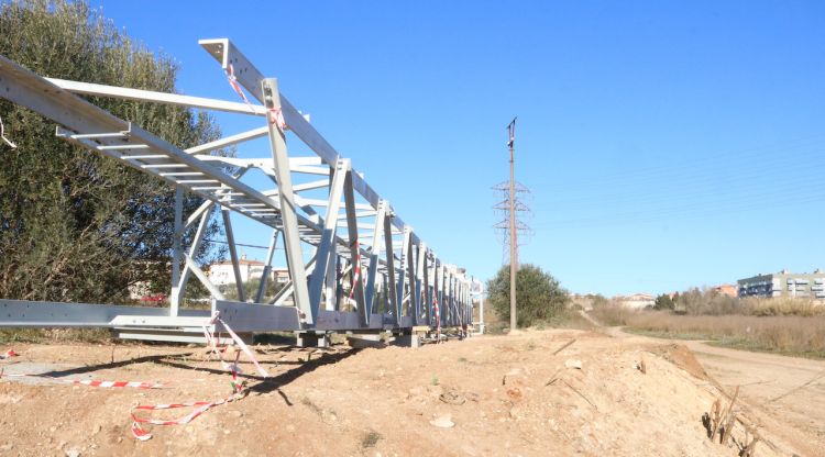 L'antena prevista a la zona de l'Olivar Gran a punt per ser instal·lada. ACN