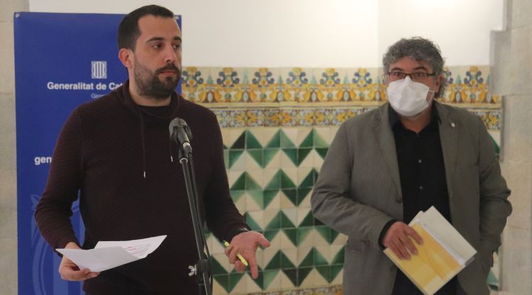 El regidor d'Educació de Girona, Àdam Bertran, amb el director dels serveis territorials d'Educació a Girona, Àdam Manyé, en una roda de premsa a la Delegació del Govern a Girona