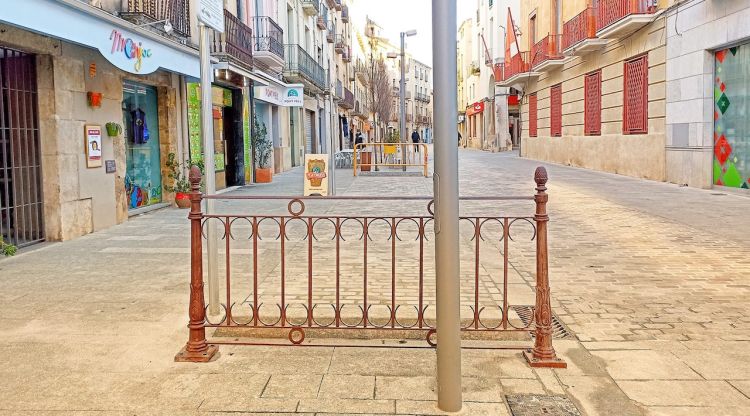 Una de les polèmiques tanques situades al carrer Ample. Miquel Frigola Llovet