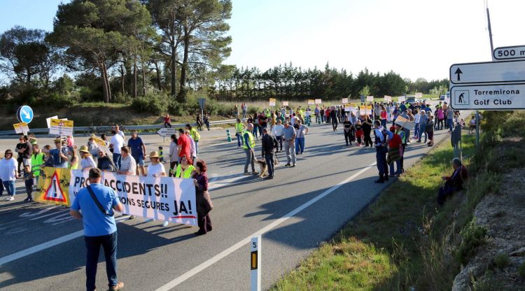 Una de les nombroses manifestacions dels veïns reclament solucions (arxiu). ACN