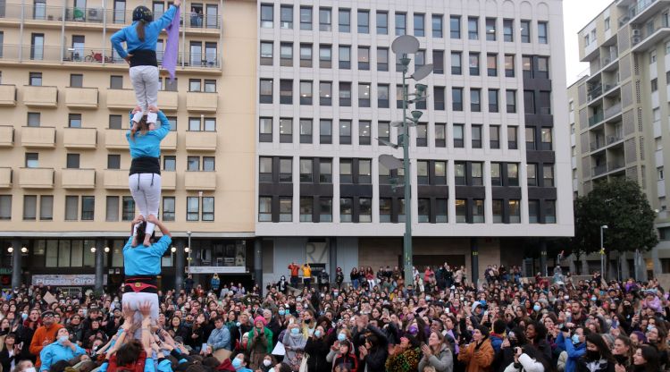 L'actuació de les Xorigueres de la UdG durant la protesta convocada per la Plataforma Feminista Anticapitalista. ACN