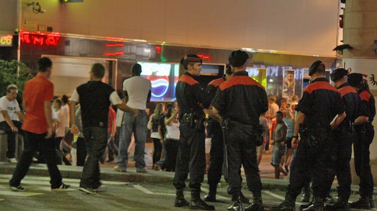 Dispositiu policial davant una discoteca de Lloret (arxiu)