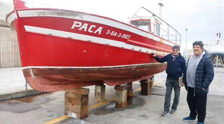 En Salvador Feliu que va construir la barca i en 'Curru' el primer propietari al cosutat de la teranyina. ACN