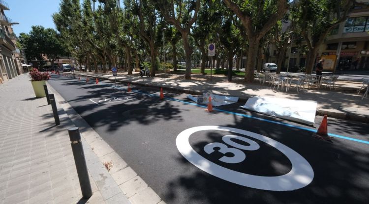 Asfaltatge a la plaça de l'Estació