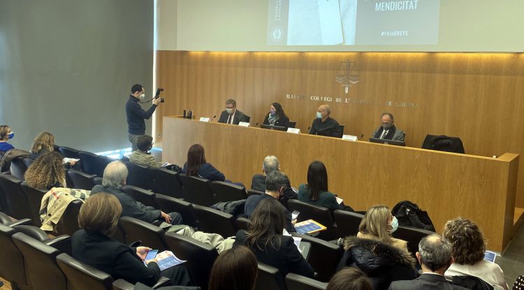 La jornada contra el tràfic d'éssers humans que s'ha fet al Col·legi d'Advocats de Girona. ACN