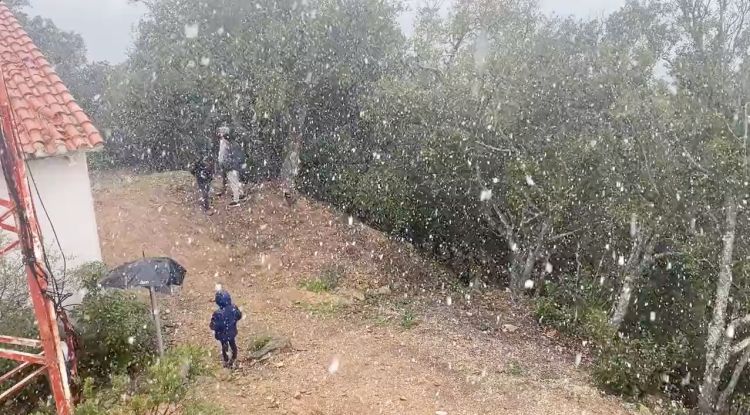 La neu caient al massís de Cadiretes. Jordi Soler