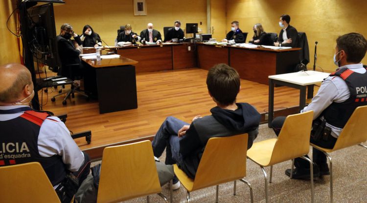 L'acusat d'intentar matar la companya de pis a Palamós. ACN