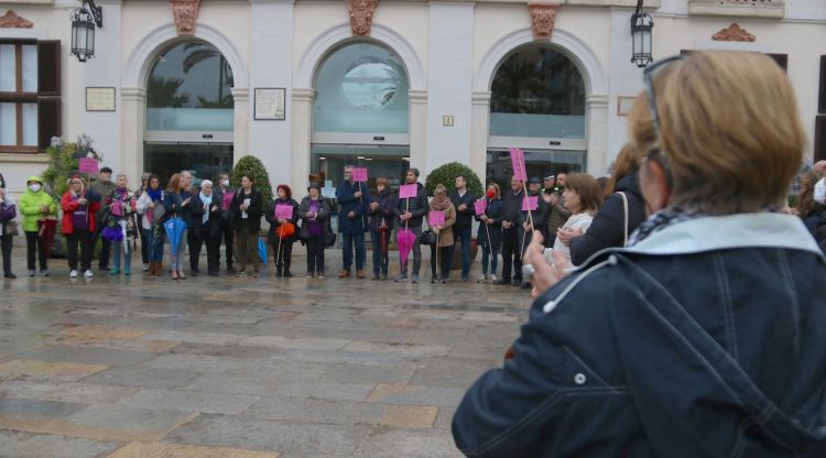 Un moment del minut de silenci a Lloret de Mar. ACN