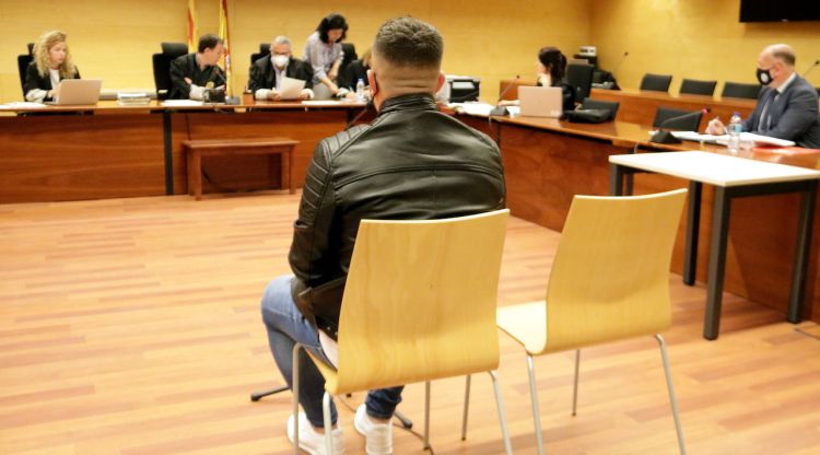 L'acusat de violar la parella en una àrea de servei de l'autopista, al judici a l'Audiència de Girona. ACN