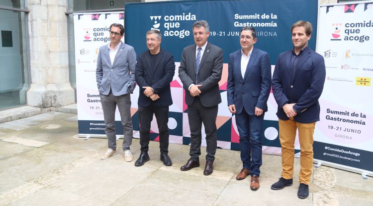 El director de l'ACT, Narcís Ferrer; el cuiner Joan Roca, el president de la Diputació, Miquel Noguer; el director del Basque Culinary Center, Joxe Mari Aizega i el diputat responsable de Girona Excel·lent, Jordi Camps. ACN